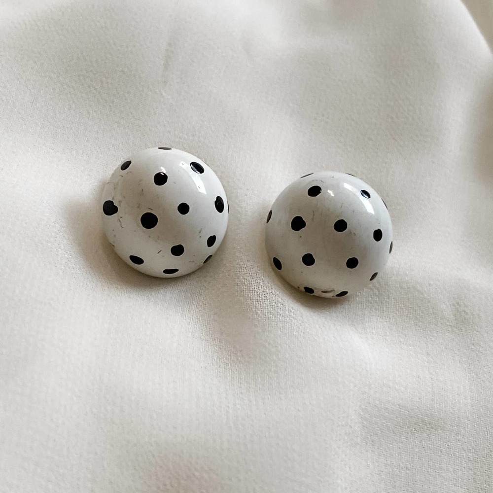 VTG Round White Black Spotted Button Earrings - Picture 3 of 6
